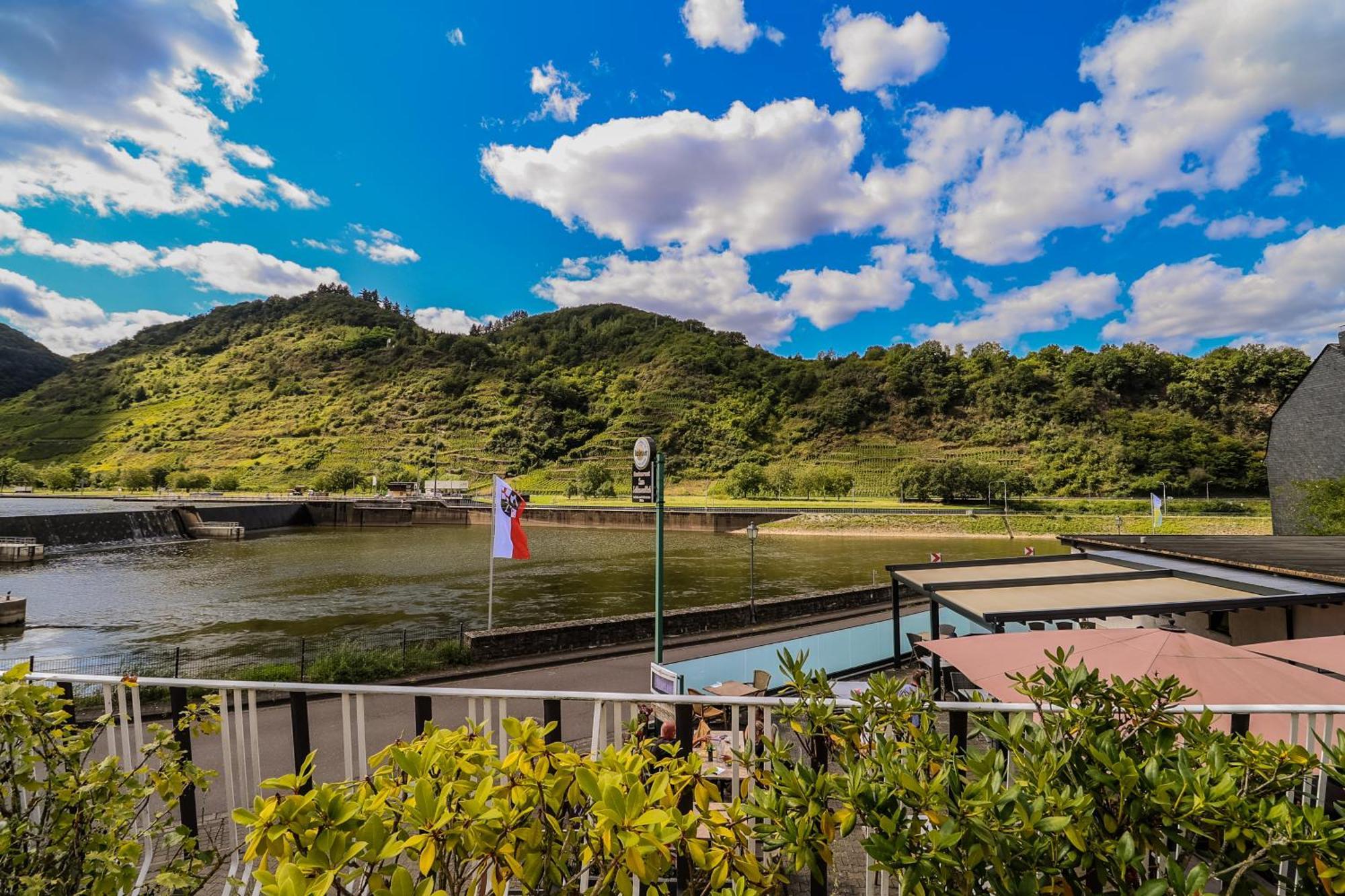 Exklusive Moselidylle: Fewo Mit Traumhaftem Staustufenblick, Netflix, Terrasse Neef Buitenkant foto